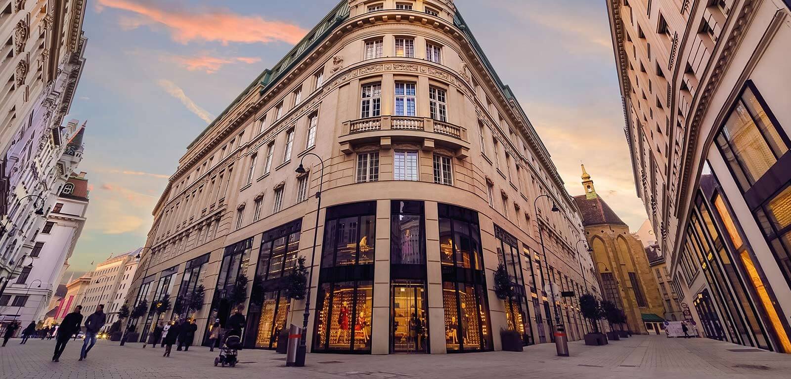 Zinshaus-verkaufen-Geschäftshaus im Jugendstil in einer Einkaufsstraße